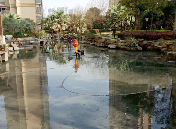 十堰景观池淤泥清理